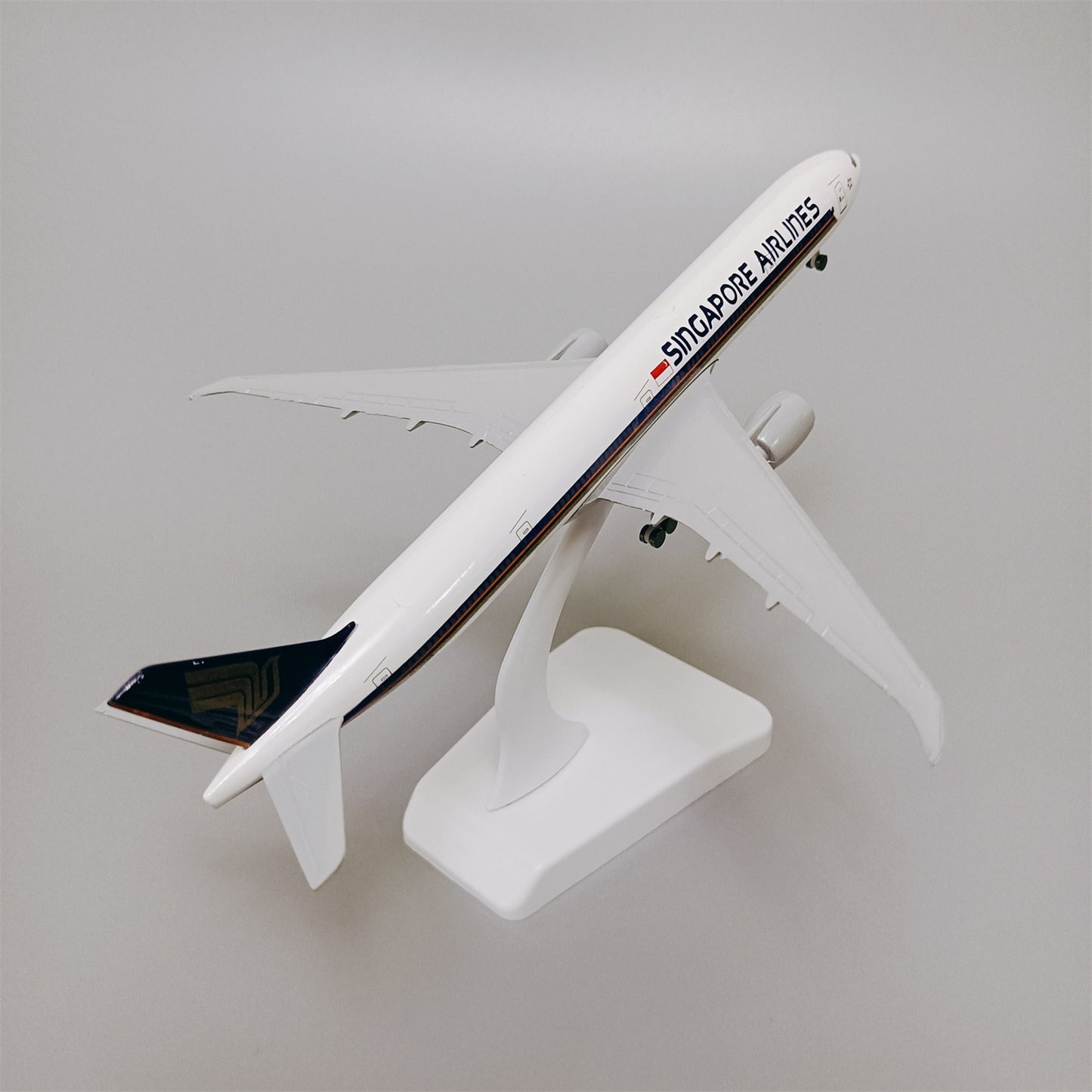 20cm/8" Singapore Airlines B777
