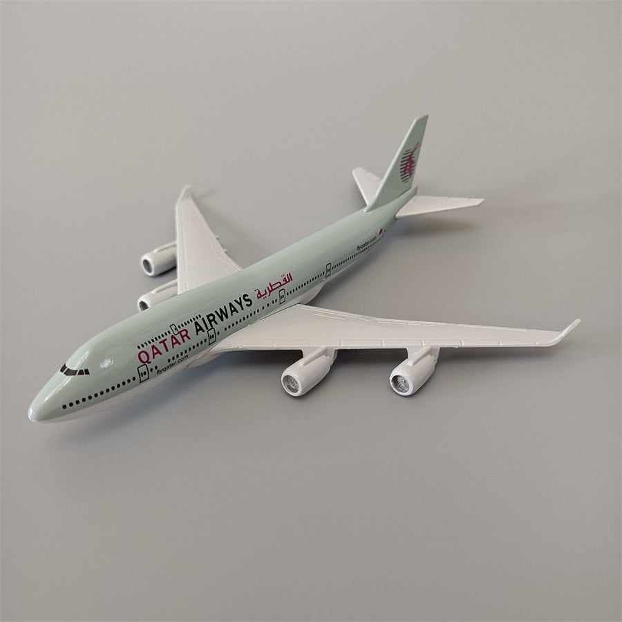 16cm/6.3" Qatar Airways B747 (NoGear)