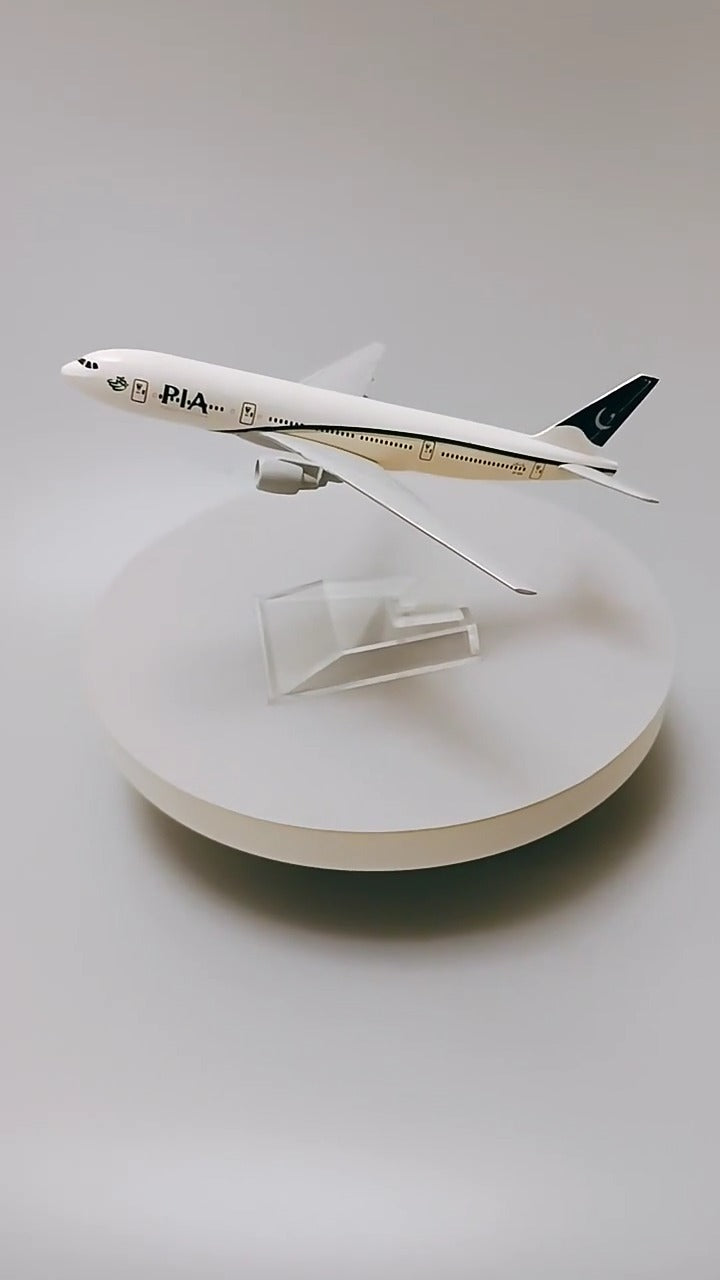 16cm/6.3" PIA Pakistan Airlines B777 (NoGear)