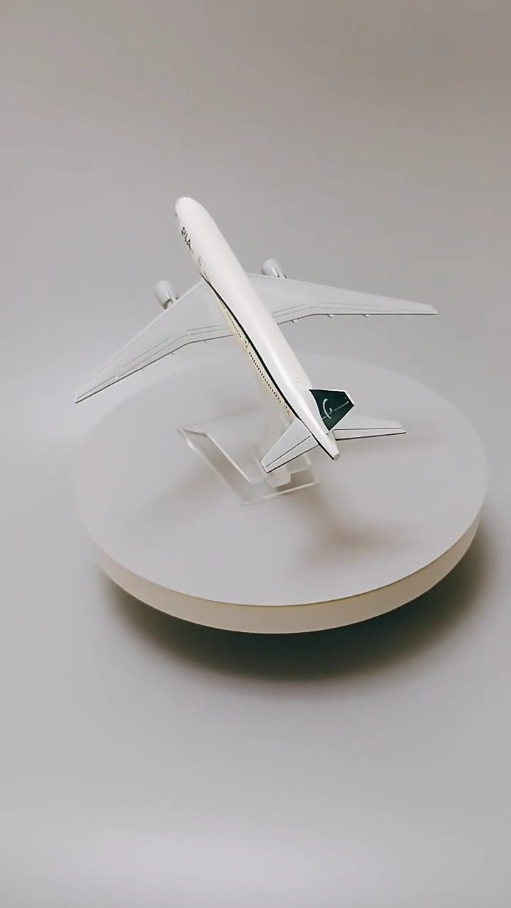 16cm/6.3" PIA Pakistan Airlines B777 (NoGear)