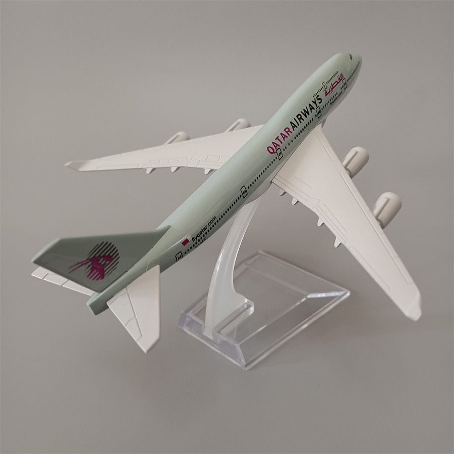 16cm/6.3" Qatar Airways B747 (NoGear)