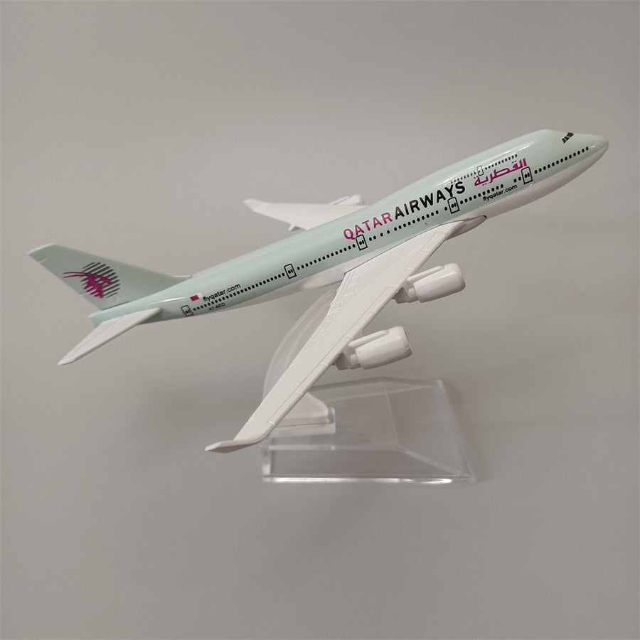 16cm/6.3" Qatar Airways B747 (NoGear)