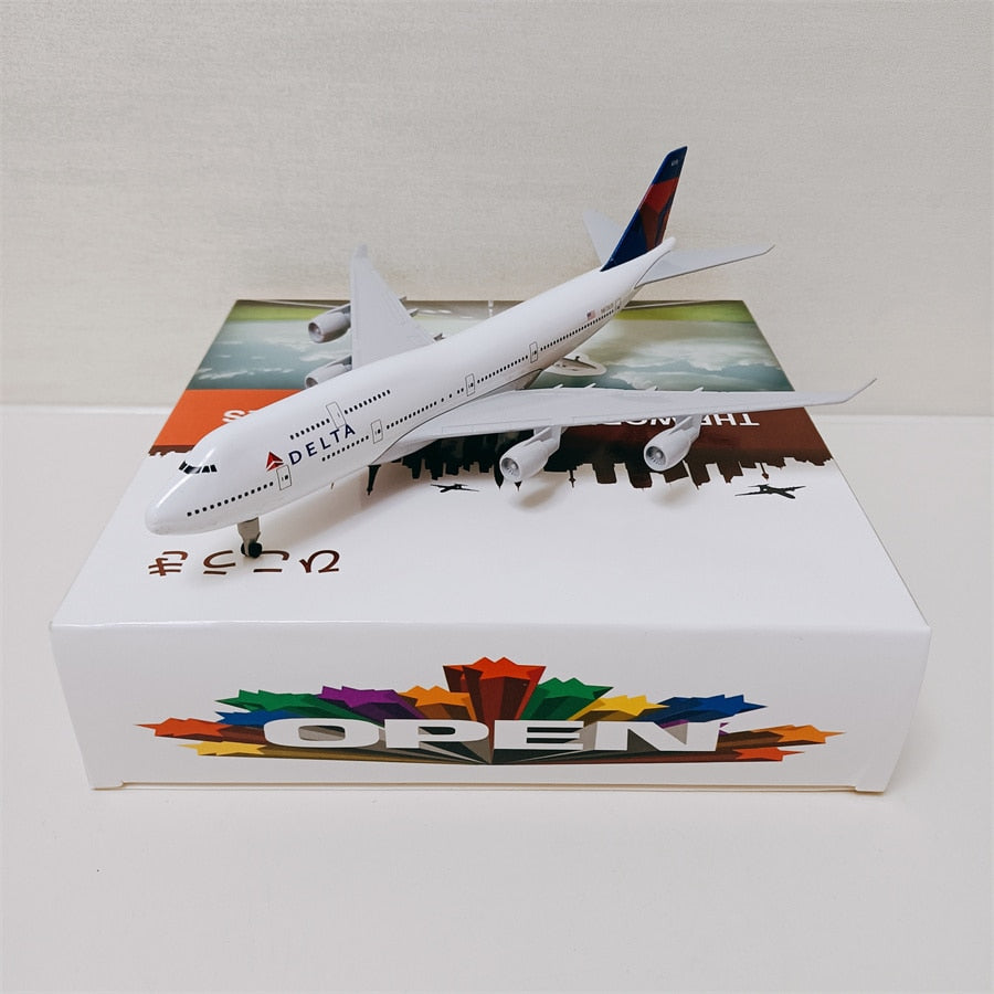 20cm/8" Delta Airlines B747 (NoGear)