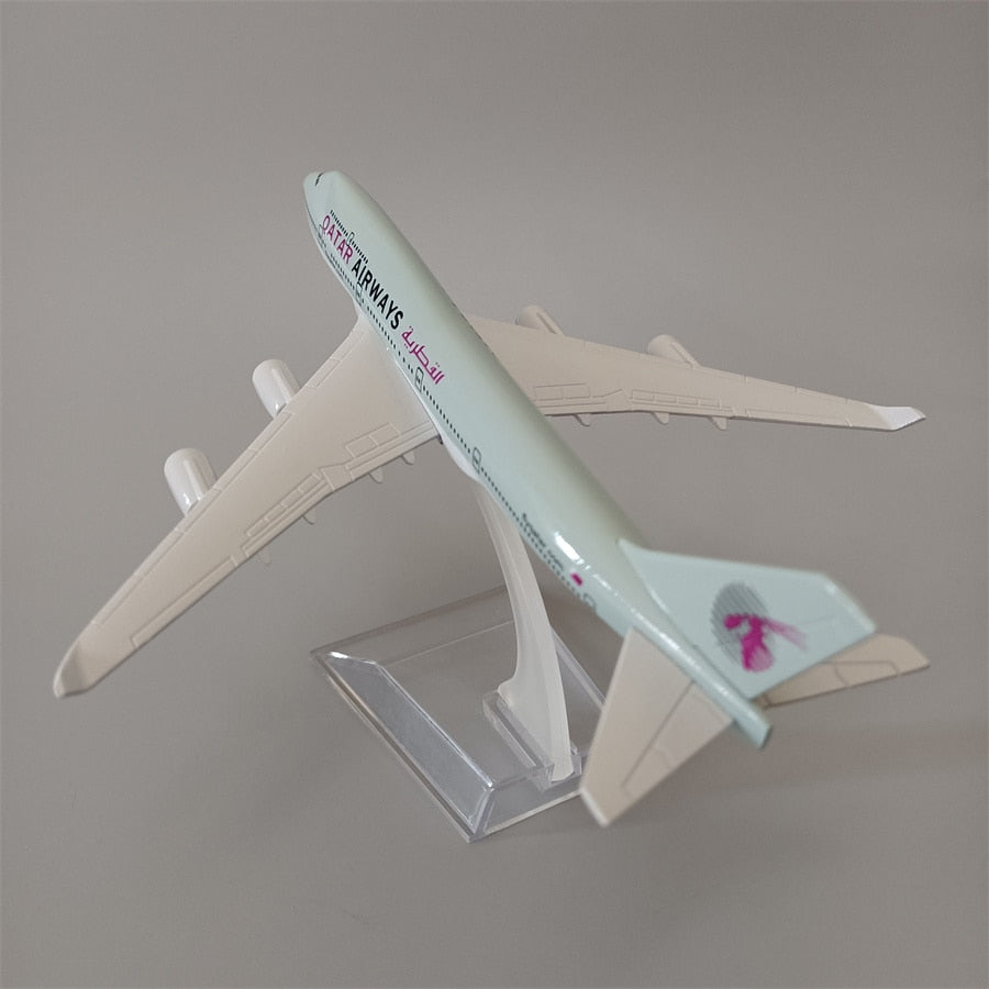 16cm/6.3" Qatar Airways B747 (NoGear)